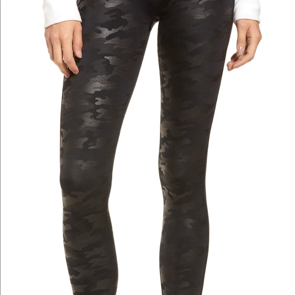 Camo faux leather leggings